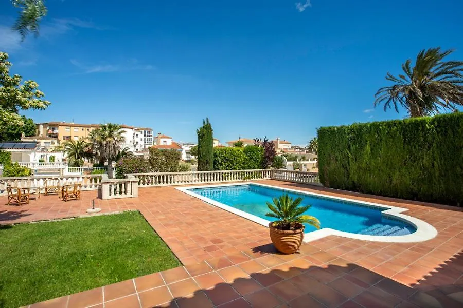 אמפוריבראבה 2005 Villa Freser Al Canal Para 6 Personas By Homeselectspain ספרד