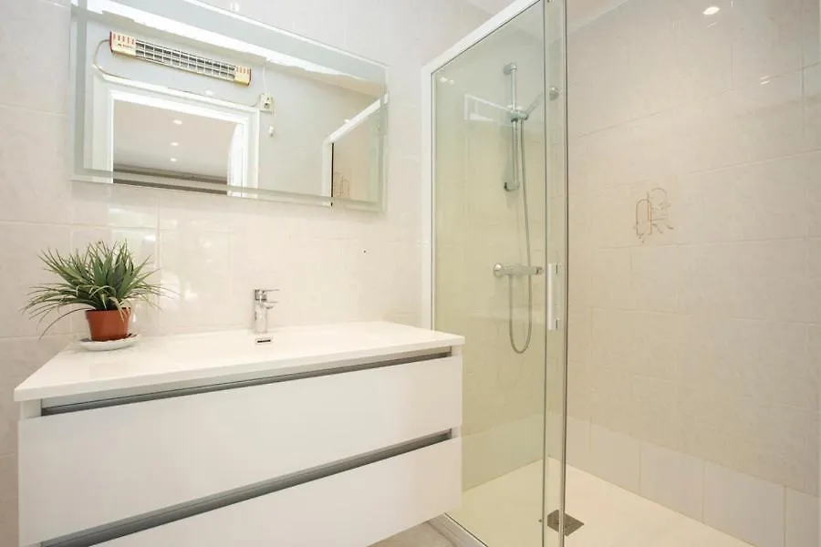 2005 Villa Freser al canal para 6 personas Empuriabrava 0*,  Spagna